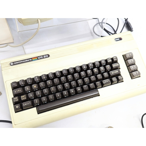 196F - A vintage Commodore VIC20 computer with transformer, a Commodore VIC 20 RF Modulator Type 1 [2], 2 J... 