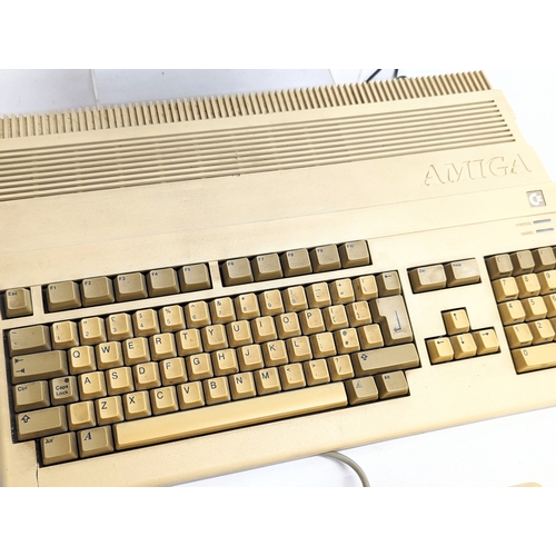 196G - A vintage Commodore Amiga computer, Commodore Amiga 520 adapter, Commodore Amiga 500 Panasonic JU-25... 