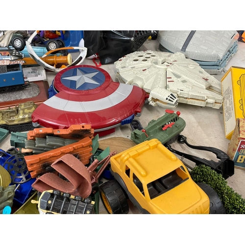 196R - A large good collection of toys. Including Transformers, Star Wars, Marvel, plastic toy soldiers, Ac... 