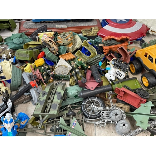 196R - A large good collection of toys. Including Transformers, Star Wars, Marvel, plastic toy soldiers, Ac... 