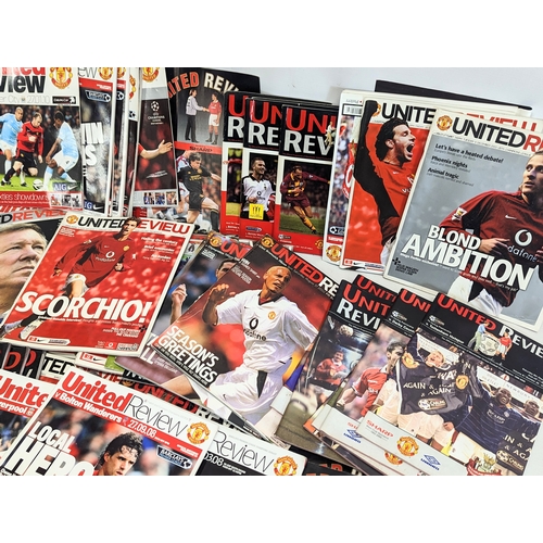 196W - A collection of Manchester United magazines