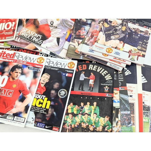 196W - A collection of Manchester United magazines