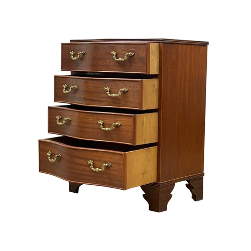 1024 - A small Georgian style mahogany serpentine front chest of drawers. 52 x 35 x 67.5cm