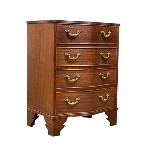 1024 - A small Georgian style mahogany serpentine front chest of drawers. 52 x 35 x 67.5cm