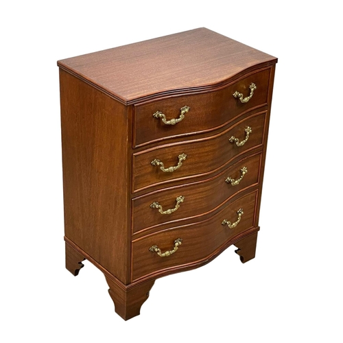 1024 - A small Georgian style mahogany serpentine front chest of drawers. 52 x 35 x 67.5cm