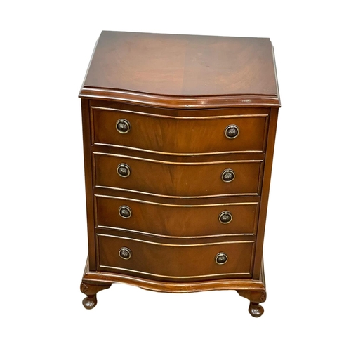 1025 - A small Georgian style mahogany serpentine front chest of drawers. 48 x 36.5 x 70cm