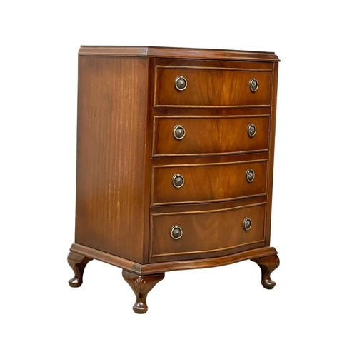 1025 - A small Georgian style mahogany serpentine front chest of drawers. 48 x 36.5 x 70cm