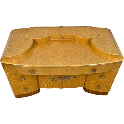 1045 - A vintage Birdseye Maple Art Deco dressing chest. 122x58x76cm