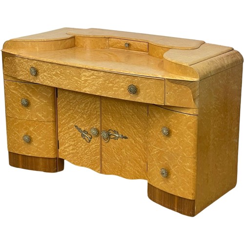 1045 - A vintage Birdseye Maple Art Deco dressing chest. 122x58x76cm