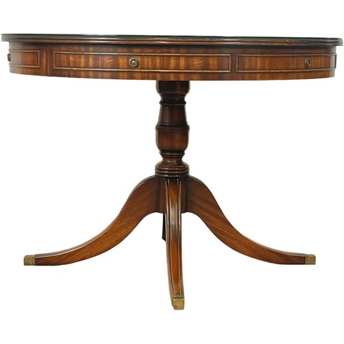 1041 - A large Georgian style mahogany extending Drum Centre Dining table, with 2 leaves and glass top. Ope... 