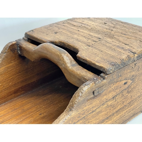 55 - An 18th century Irish Elm flour scoop. 26x18x61cm