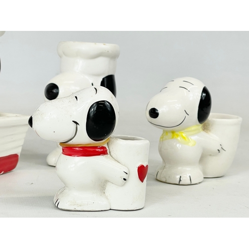 478 - A collection of vintage United Feature Syndicate Inc pottery Snoopy egg holders and money box, inclu... 