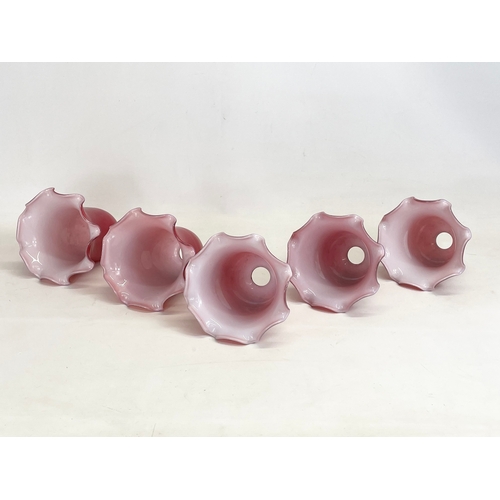 75 - A set of 5 glass lamp shades. 15x15cm