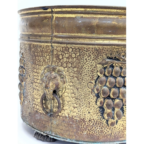 198 - A vintage brass coal bucket. 35.5x27.5cm