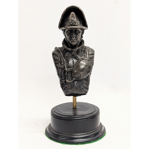 203 - A pair of resin busts of soldier and fireman. 20cm