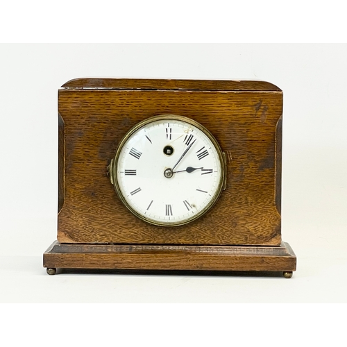 206 - An Edwardian oak mantle clock, with key. 26x11x20cm