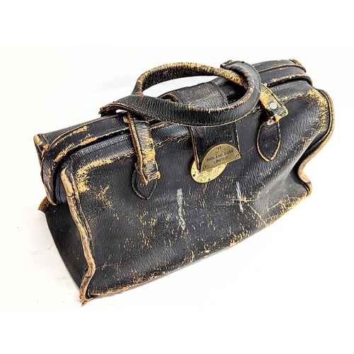 213 - An early 20th century bankers bag, engraved 