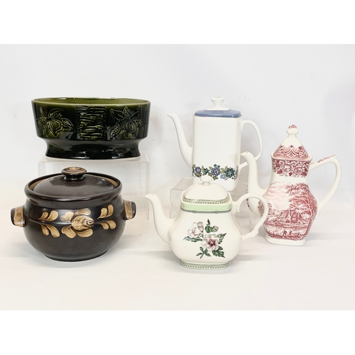 726 - A collection of pottery. Including a Royal Winton ‘Jamaica’ planter, a Denby tureen, a Royal Doulton... 