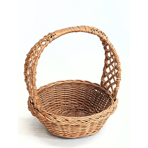 279 - 4 pieces of good quanlity wicker, 2 handled vases with basket. Vases measure 35cm