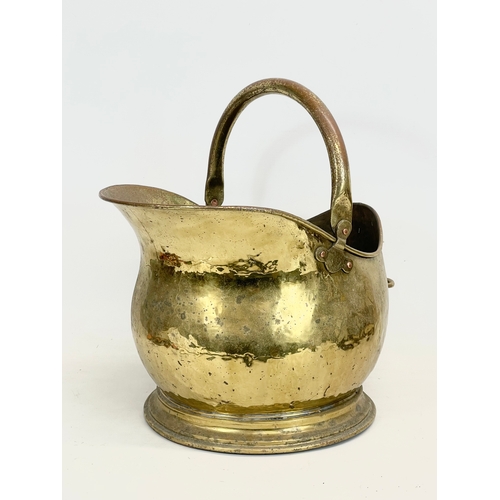 360 - An Edwardian period brass coal scuttle with tools. 38x28x41cm including handle.