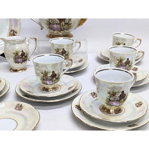 705 - 23 piece Chodziez tea set, including tea pot.