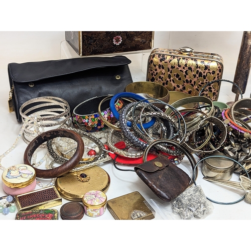 599 - A quantity of costume jewellery, trinket boxes, etc