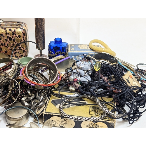 599 - A quantity of costume jewellery, trinket boxes, etc