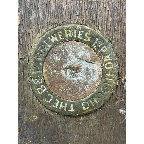 101H - A rare C.B & D Breweries LTD Drogheda barrel. Cairnes Drogheda Brewery. With bronze bung hole ring. ... 