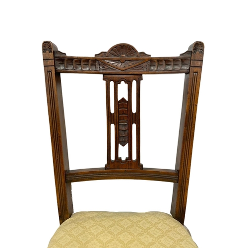 302 - 3 mahogany chairs. Including a good quality George IV Bar Back side chair, circa 1820, a George III ... 