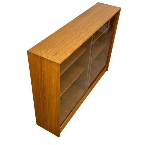 893 - A Mid Century teak bookcase, by Turnidge of London. 120x90x28cm