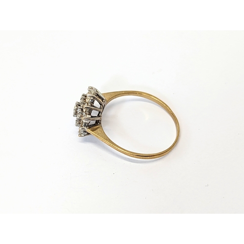 601 - A 9ct gold ring, 2.2g. Size Q.