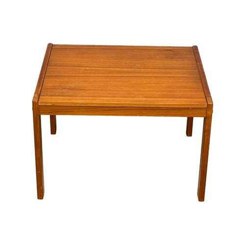 888 - A Danish Mid Century coffee table/end table by Bent Silberg Mobler. 69x61x41cm