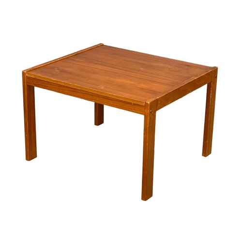 888 - A Danish Mid Century coffee table/end table by Bent Silberg Mobler. 69x61x41cm