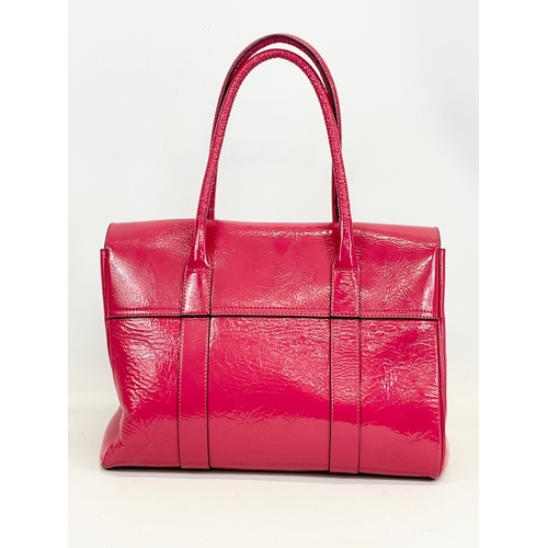 611 - A Mulberry Bayswater leather handbag with cover. 36 x 18 x 45cm