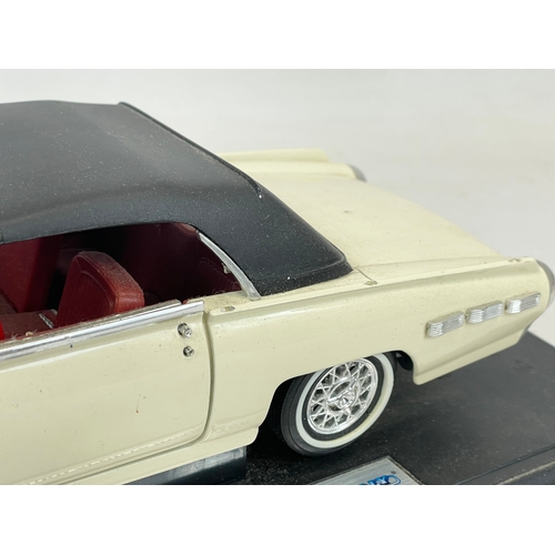 389C - A good quality model car. 1962 Ford Thunderbird Sports Roadster. Welly.  36cm