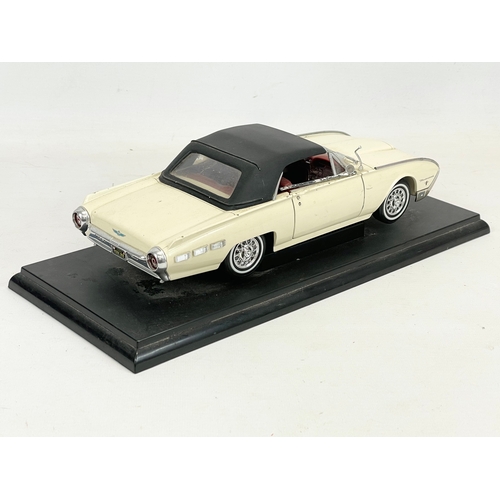 389C - A good quality model car. 1962 Ford Thunderbird Sports Roadster. Welly.  36cm