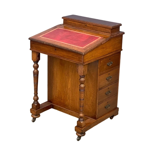 909 - A late Victorian Walnut Davenport desk with leather top. Circa 1880. 55x51x83cm