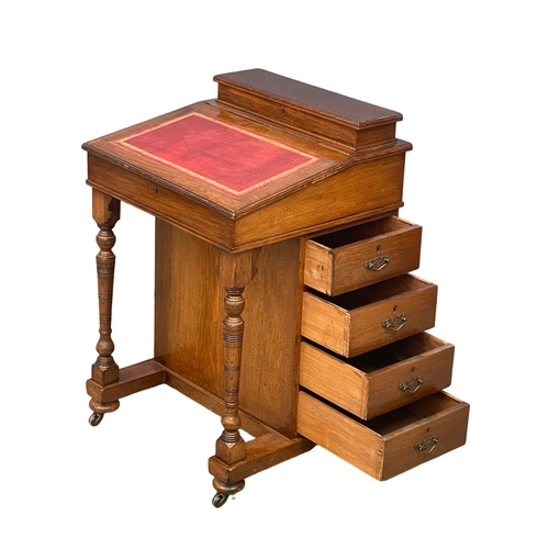 909 - A late Victorian Walnut Davenport desk with leather top. Circa 1880. 55x51x83cm