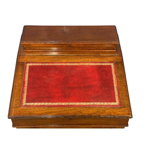 909 - A late Victorian Walnut Davenport desk with leather top. Circa 1880. 55x51x83cm