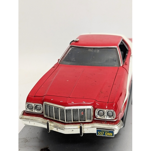 389E - A good quantity model car, 1976 Ford Grand Torino. 34x15.5cm