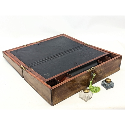 389J - A Victorian mahogany writing slope. 45.5x25x13cm