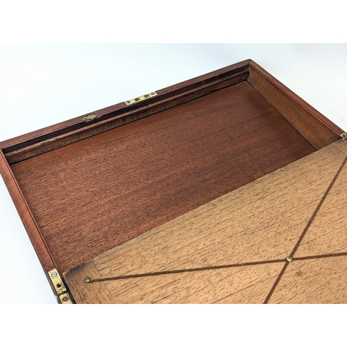 389J - A Victorian mahogany writing slope. 45.5x25x13cm