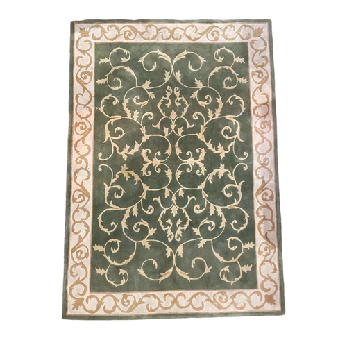 1098 - A large rug. 162x232cm