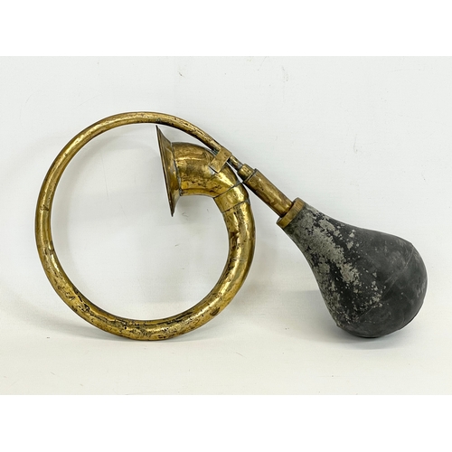 18 - A vintage brass car horn. 34cm