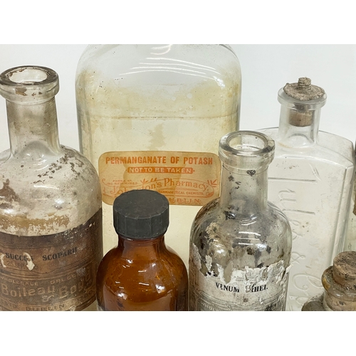 68 - A collection of late 19th-early 20th century Irish chemist bottles. Boileau & Boyd Dublin, Evans Med... 