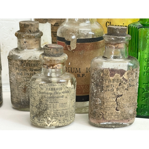 68 - A collection of late 19th-early 20th century Irish chemist bottles. Boileau & Boyd Dublin, Evans Med... 