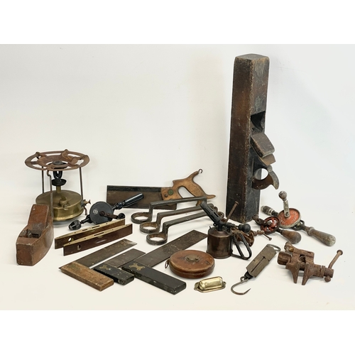 329 - A collection of vintage hand tools. A W.Marples & Sons leveller, a Primus blower, a Primus glas stov... 