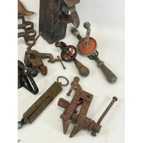 329 - A collection of vintage hand tools. A W.Marples & Sons leveller, a Primus blower, a Primus glas stov... 