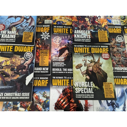 208 - A collection of White Dwarf, The Ultimate Warhammer magazines