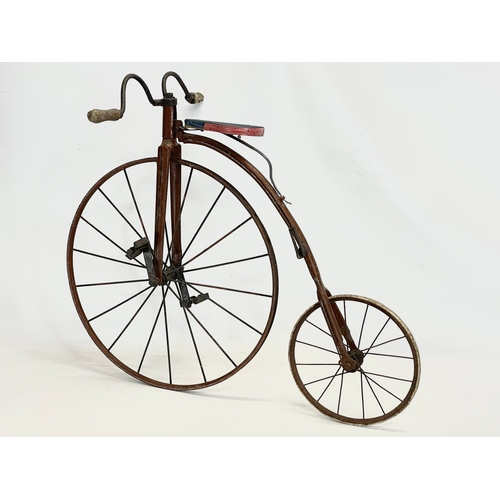 32 - A vintage child’s facile style bicycle. 92x77cm